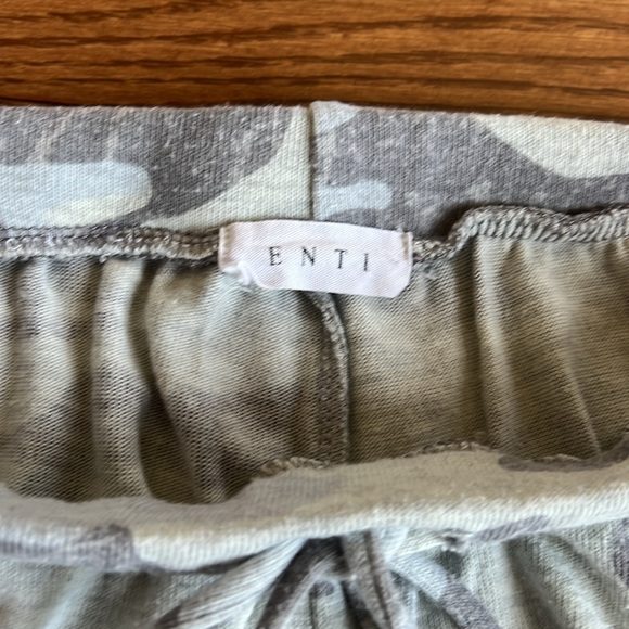 Enti camo drawstring small comfy shorts  lightweight and soft - Picture 3 of 6